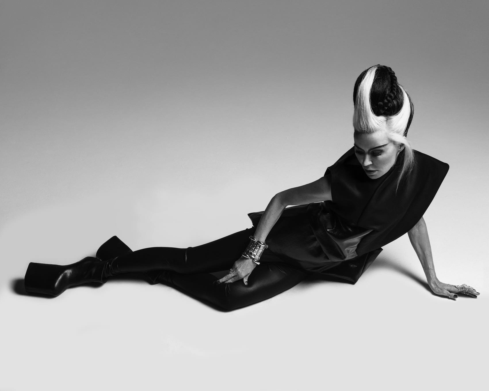 suited-magazine-issue-6-daphne-guinness-